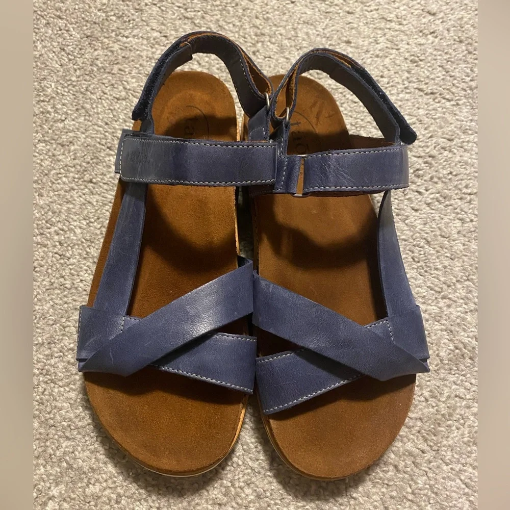 Taos sideways dark blue sandals US 9 - 9.5 EU 40 - Picture 1 of 3